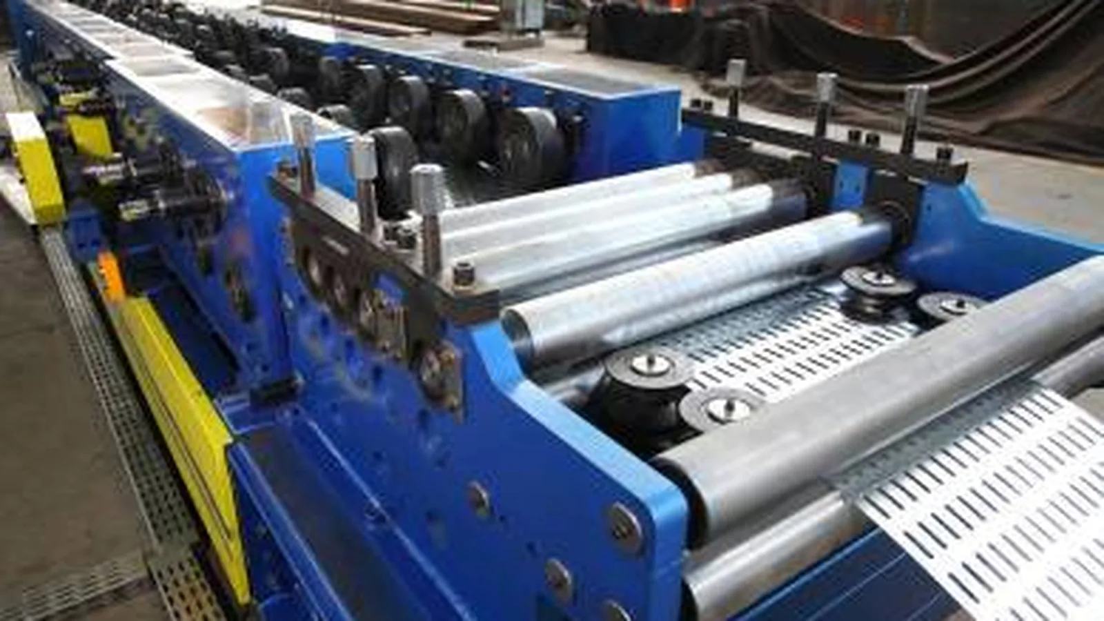 Cable Tray Roll Forming Machine — cold roll forming machine